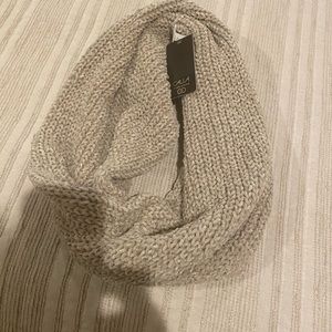 Calia snood